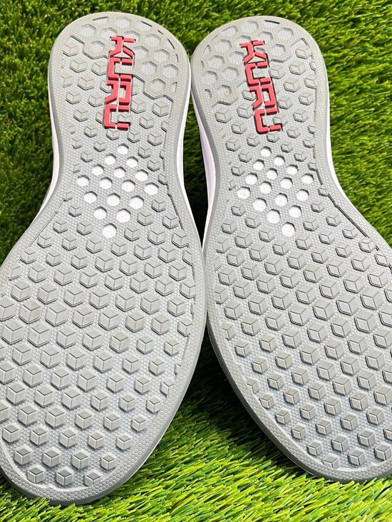 Kuru Atom Slip-On Mens Size 9.5 Gray White Athletic Walking Shoes Sneakers main image 5